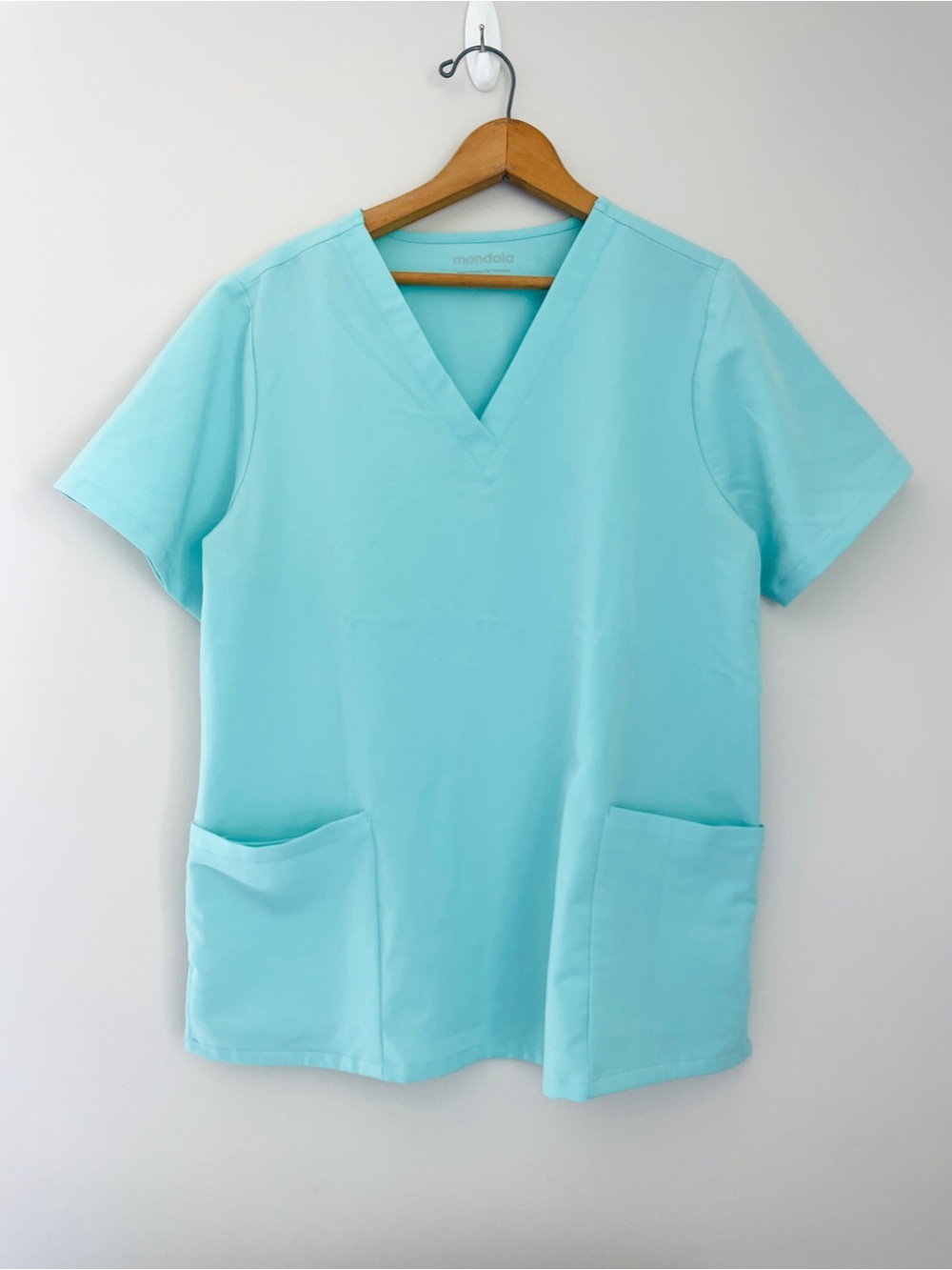 Mandala Aqua Turquoise V-Neck Scrub Top Medical Uniform Size Large Short Sleeve